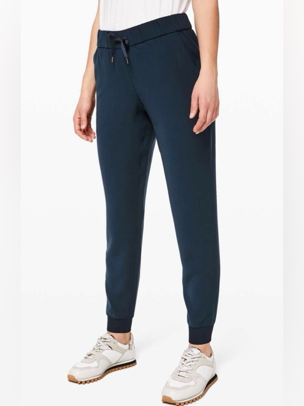 Lululemon On The Fly Jogger, size 10
True Navy, very good condition, 
#199
